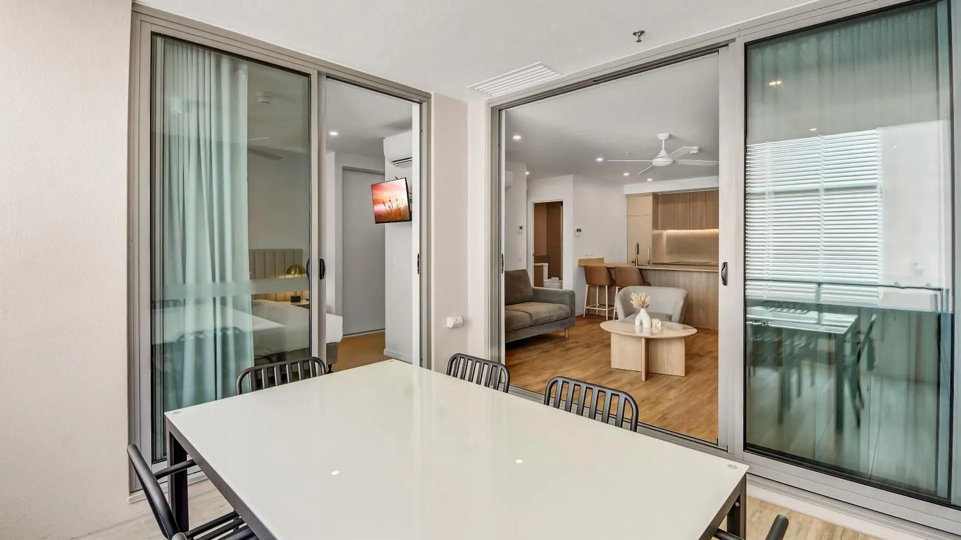 **** Hotel Lowanna Beach Resort Kawana Buddina Australia