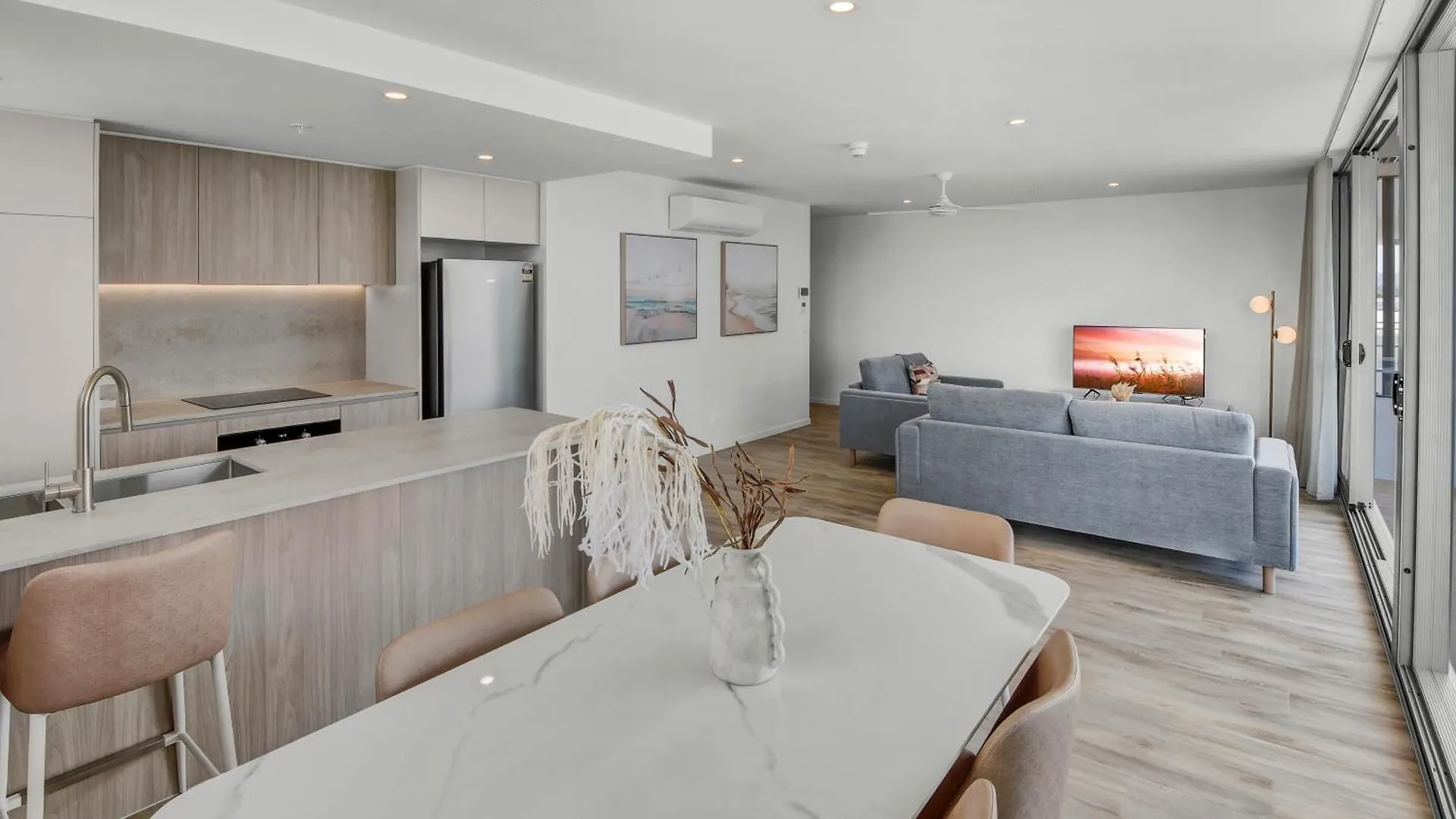 Lowanna Beach Resort Kawana Buddina 4*,  Australia
