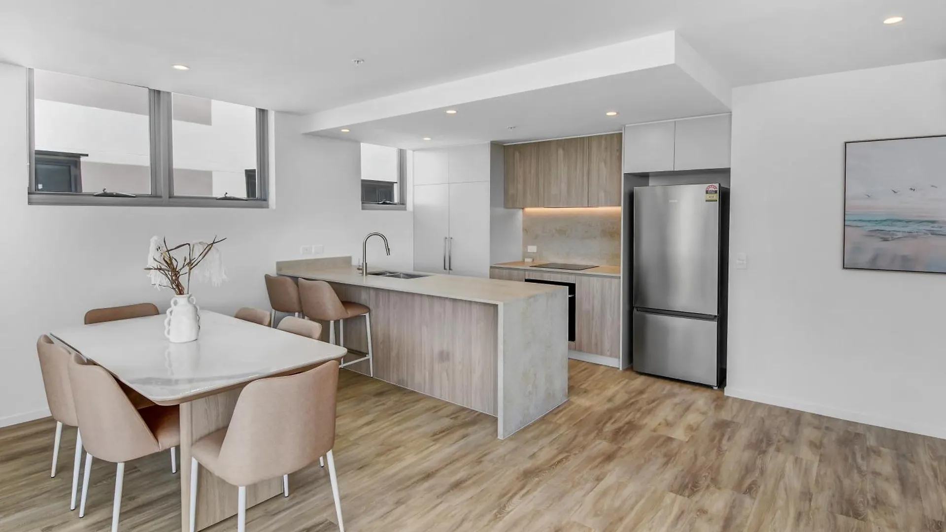 Lowanna Beach Resort Kawana Buddina Hotel