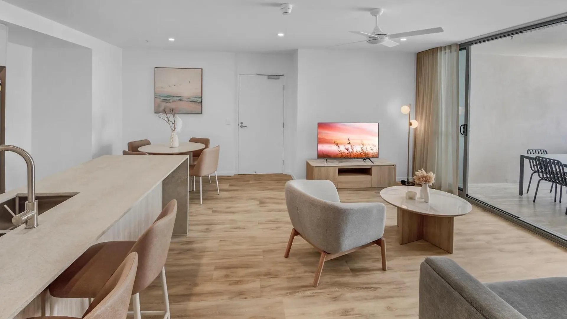 **** Hotel Lowanna Beach Resort Kawana Buddina Australia